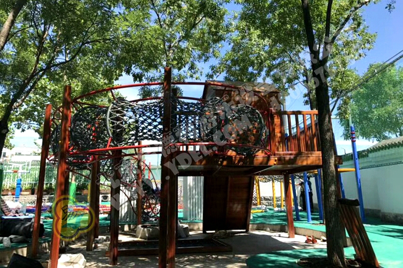 幼兒園戶外鑽網滑梯（tī）