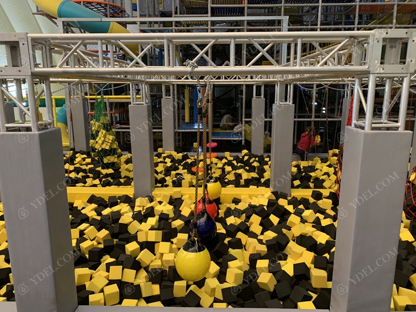 大型（xíng）蹦床公園拓展區域展（zhǎn）示