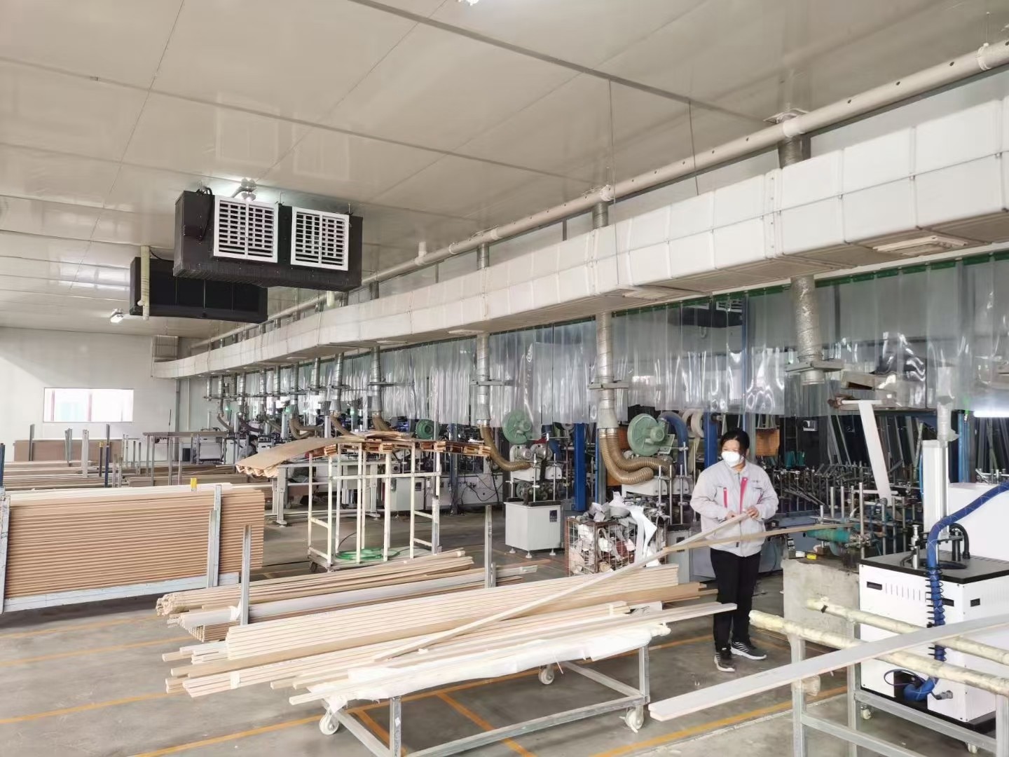 節能省電空調（diào）組裝現場1.jpg