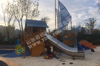 室外兒童樂園非（fēi）標定製遊樂設備十